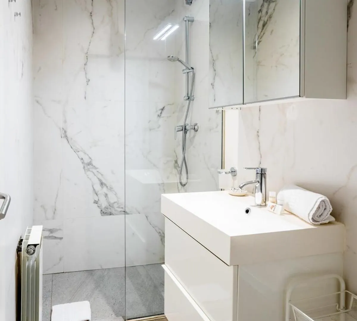 Apartment Ferienwohnung Paseo De Gracia Modern And Cozy 3Bd - 2Bth Barcelona Spanien